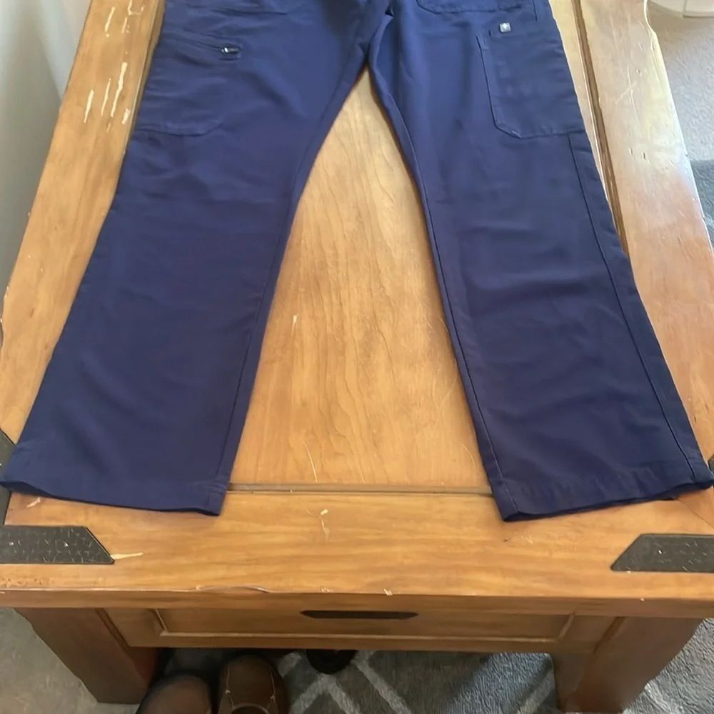 FIGS Technical Collection Pants Size Large